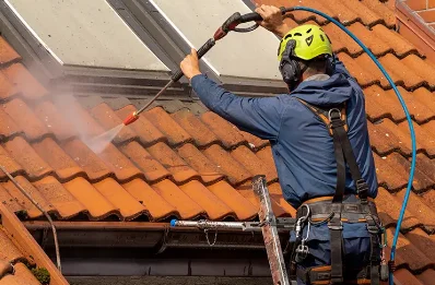 Démoussage et hydrofuge de toiture à Quézac